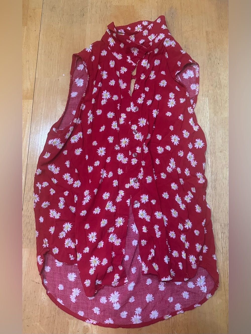 Red Floral Sleeveless Blouse - Feminine Daisy Print